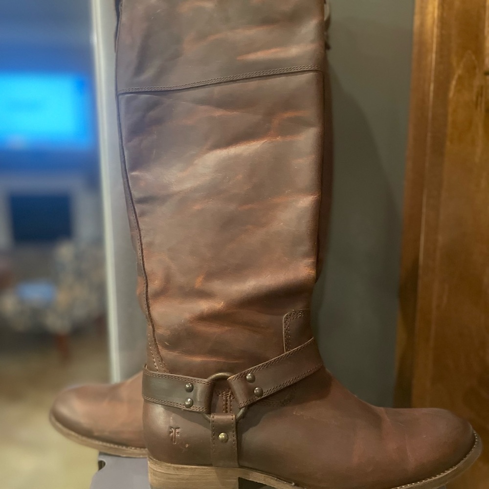 NEW! Frye Womens 9 B leather heeled upper calf boots